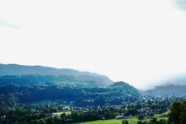 포토 JPG 주간 나무 구름 해외풍경 여행 유럽풍경 하늘 산 풍경 사람없음 야외 안개 슬로베니아 국내포토 자연요소 식물 해외 유럽 날씨 파일형식