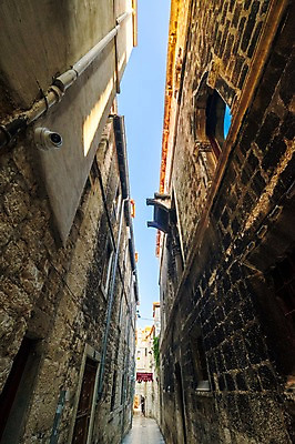 포토 JPG 주간 해외풍경 건축물 로우앵글 여행 유럽풍경 풍경 사람없음 야외 골목길 크로아티아 스플리트 올드타운 국내포토 자연요소 해외 건축 유럽 길 뷰포인트 파일형식