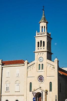 포토 JPG 주간 해외풍경 건축물 여행 고건축 유럽풍경 하늘 풍경 사람없음 야외 시계탑 크로아티아 스플리트 올드타운 국내포토 자연요소 해외 건축 유럽 탑 파일형식