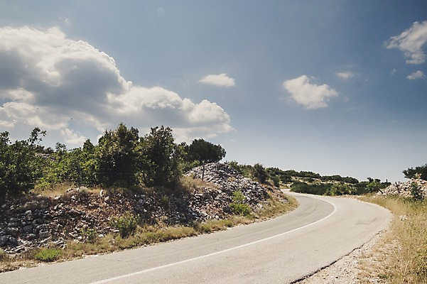 포토 JPG 주간 구름 해외풍경 도로 여행 유럽풍경 하늘 풍경 사람없음 야외 크로아티아 자동차여행 국내포토 자연요소 해외 유럽 길 교통시설 파일형식