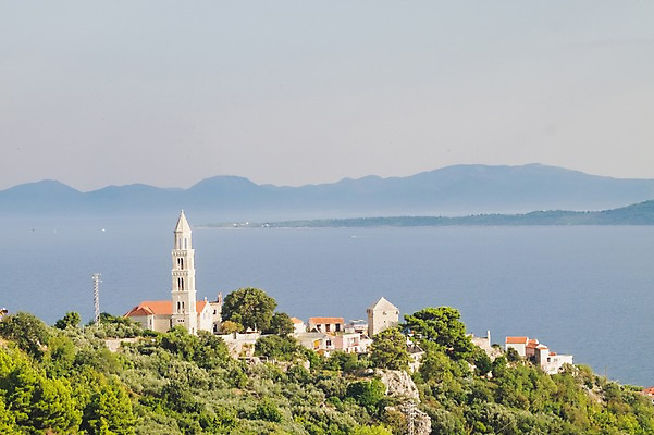 포토 JPG 주간 나무 해외풍경 건축물 여행 고건축 유럽풍경 하늘 풍경 사람없음 야외 크로아티아 국내포토 자연요소 식물 해외 건축 유럽 파일형식