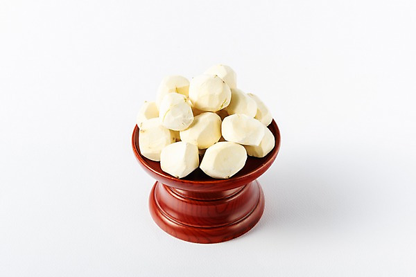 포토 JPG 스튜디오촬영 한국전통 명절 문화 한식 실내 누끼 근접촬영 사람없음 밤 제사 흰배경 제기_제사 노력 제사상 제사음식 명절음식 정성 조상 국내포토 전통 기념일 음식 뷰포인트 백그라운드 한국 내부 전통음식 견과류 흰색 전통의례 제사용품 파일형식