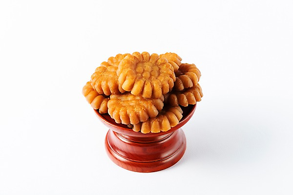 포토 JPG 스튜디오촬영 한국전통 명절 문화 한식 실내 누끼 근접촬영 사람없음 제사 흰배경 제기_제사 노력 제사상 제사음식 명절음식 약과 정성 조상 국내포토 전통 기념일 음식 뷰포인트 백그라운드 한국 내부 전통음식 흰색 전통의례 제사용품 파일형식