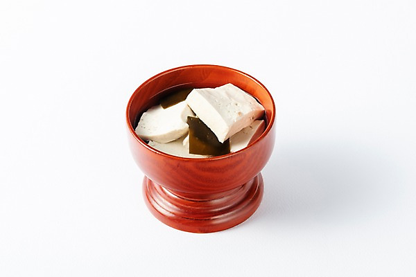 포토 JPG 스튜디오촬영 한국전통 명절 문화 한식 실내 누끼 근접촬영 사람없음 제사 흰배경 국 두부 제기_제사 노력 제사상 제사음식 명절음식 소탕 정성 조상 국내포토 전통 기념일 음식 뷰포인트 백그라운드 한국 내부 전통음식 흰색 전통의례 제사용품 파일형식