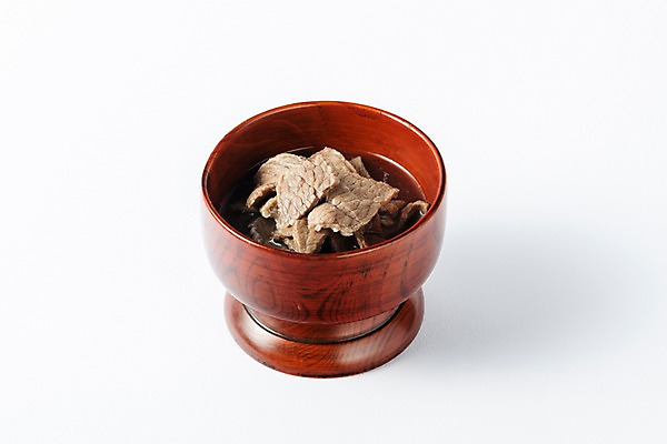 포토 JPG 스튜디오촬영 한국전통 명절 문화 한식 실내 육류 누끼 근접촬영 사람없음 제사 흰배경 국 제기_제사 노력 제사상 제사음식 명절음식 육탕 정성 조상 국내포토 전통 기념일 음식 뷰포인트 백그라운드 식재료 한국 내부 전통음식 흰색 전통의례 탕 제사용품 파일형식