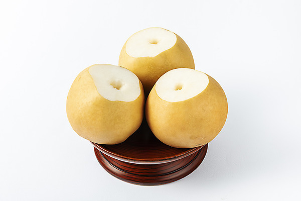 포토 JPG 스튜디오촬영 한국전통 명절 문화 한식 과일 실내 누끼 근접촬영 사람없음 배 제사 흰배경 제기_제사 노력 제사상 제사음식 명절음식 정성 조상 국내포토 전통 기념일 음식 뷰포인트 백그라운드 한국 내부 전통음식 흰색 전통의례 제사용품 파일형식