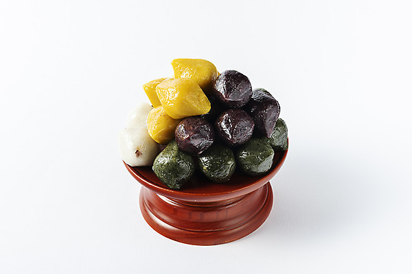 포토 JPG 스튜디오촬영 한국전통 명절 문화 한식 떡 실내 누끼 근접촬영 사람없음 추석 제사 흰배경 송편 제기_제사 노력 제사상 제사음식 명절음식 정성 조상 추석차례상 국내포토 전통 기념일 음식 뷰포인트 백그라운드 한국 내부 전통음식 흰색 전통의례 제사용품 파일형식