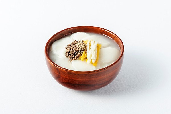 포토 JPG 스튜디오촬영 한국전통 명절 문화 한식 실내 누끼 근접촬영 사람없음 제사 흰배경 제기_제사 노력 떡국 제사상 제사음식 명절음식 정성 조상 국내포토 전통 기념일 음식 뷰포인트 백그라운드 한국 내부 전통음식 흰색 전통의례 제사용품 파일형식