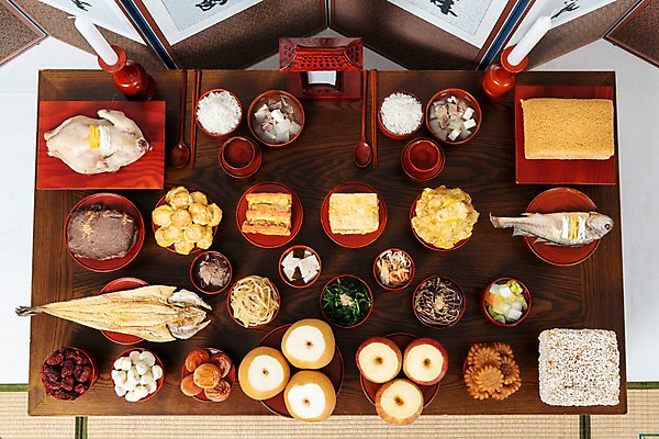 포토 JPG 스튜디오촬영 한국전통 명절 음식 과일 초 밥 떡 주류 실내 감 사람없음 하이앵글 배 사과 밤 제사 촛대 국 나물 대추 제기_제사 병풍 향 제사상 제사음식 명절음식 시금치 약과 곶감 산적 고사리 교자상 꼬치전 도라지 동태전 두부전 북어포 산자 소탕 어탕 육탕 정성 조기_생선 향로_분향 국내포토 전통 기념일 음료 뷰포인트 채소 탁자 한국 어류 내부 전통음식 견과류 전 전통의례 탕 건과일 제사용품 파일형식 어포