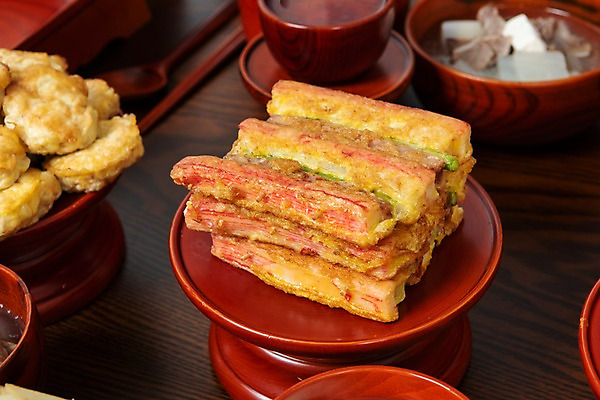 포토 JPG 스튜디오촬영 한국전통 명절 음식 실내 근접촬영 사람없음 전 제사 제기_제사 제사상 제사음식 명절음식 산적 교자상 꼬치전 정성 국내포토 전통 기념일 뷰포인트 탁자 한국 내부 전통음식 전통의례 제사용품 파일형식