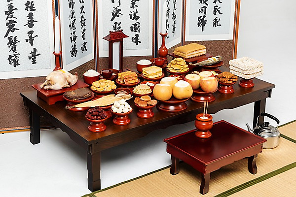 포토 JPG 스튜디오촬영 한국전통 명절 음식 과일 초 밥 떡 주류 실내 감 사람없음 배 사과 밤 제사 촛대 국 나물 대추 제기_제사 병풍 향 제사상 제사음식 명절음식 시금치 약과 곶감 산적 고사리 교자상 꼬치전 도라지 동태전 두부전 북어포 산자 소탕 어탕 육탕 정성 조기_생선 향로_분향 국내포토 전통 기념일 음료 채소 탁자 한국 어류 내부 전통음식 견과류 전 전통의례 탕 건과일 제사용품 파일형식 어포