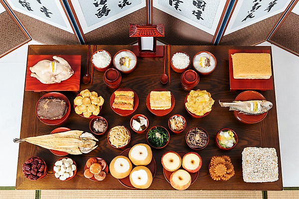 포토 JPG 스튜디오촬영 한국전통 명절 음식 과일 초 밥 떡 주류 실내 감 사람없음 추석 배 사과 밤 제사 촛대 국 나물 대추 제기_제사 병풍 향 제사상 제사음식 명절음식 시금치 약과 곶감 산적 고사리 교자상 꼬치전 도라지 동태전 두부전 북어포 산자 소탕 어탕 육탕 정성 조기_생선 향로_분향 국내포토 전통 기념일 음료 채소 탁자 한국 어류 내부 전통음식 견과류 전 전통의례 탕 건과일 제사용품 파일형식 어포