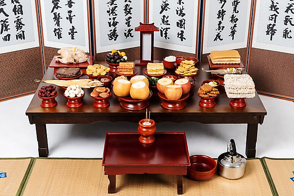 포토 JPG 스튜디오촬영 한국전통 명절 음식 초 밥 떡 주류 실내 감 사람없음 추석 배 사과 밤 제사 촛대 송편 나물 대추 제기_제사 병풍 향 제사상 제사음식 명절음식 시금치 약과 곶감 산적 고사리 교자상 꼬치전 도라지 동태전 두부전 북어포 산자 소탕 어탕 육탕 정성 조기_생선 향로_분향 국내포토 전통 기념일 음료 채소 과일 탁자 한국 어류 내부 전통음식 견과류 전 전통의례 탕 건과일 제사용품 파일형식 어포