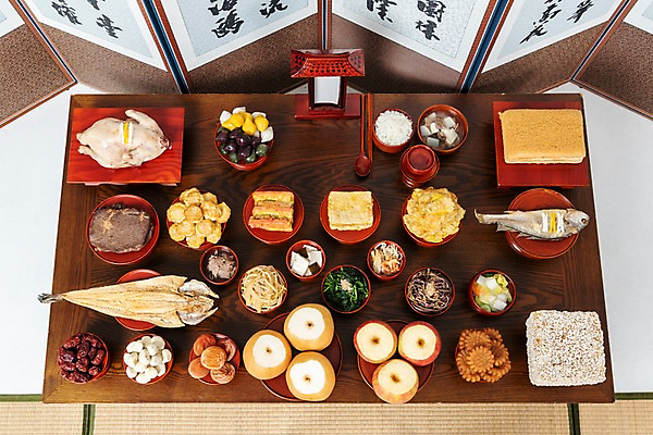 포토 JPG 스튜디오촬영 한국전통 명절 음식 과일 초 밥 떡 주류 실내 감 사람없음 추석 배 사과 밤 제사 촛대 송편 나물 대추 제기_제사 병풍 향 제사상 명절음식 시금치 약과 곶감 산적 고사리 교자상 꼬치전 도라지 동태전 두부전 북어포 산자 소탕 어탕 육탕 정성 차례음식 추석차례상 조기_생선 향로_분향 국내포토 전통 기념일 음료 채소 탁자 한국 어류 내부 전통음식 견과류 전 전통의례 탕 건과일 제사용품 파일형식 어포