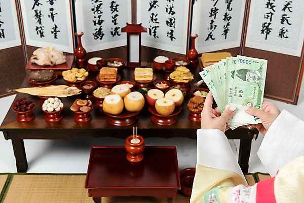 포토 JPG 스튜디오촬영 한국전통 손 여자 명절 음식 지폐 돈 스트레스 실내 한명 사람 20대 성인 신체부위 한국인 돈다발 한복 상차림 제사 제기_제사 병풍 제사상 제사음식 명절음식 교자상 정성 성인여자한명만 국내포토 1 전통 기념일 탁자 한국 동양인 청년 내부 전통음식 재산 전통의상 전통의례 제사용품 여자한명만 성인여자만 파일형식