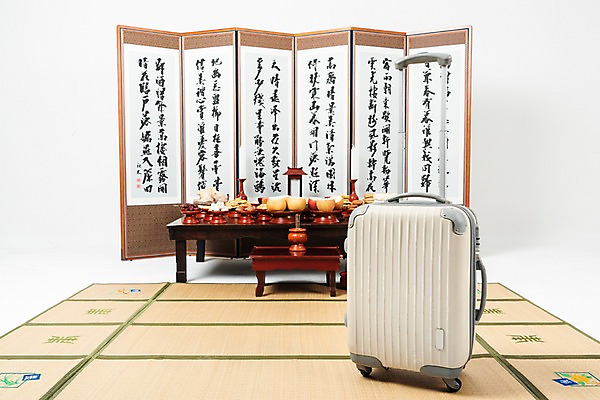 포토 JPG 스튜디오촬영 한국전통 명절 음식 여행 실내 사람없음 캐리어 제사 제기_제사 병풍 제사상 제사음식 교자상 정성 국내포토 전통 기념일 탁자 한국 내부 여행가방 전통음식 전통의례 제사용품 파일형식