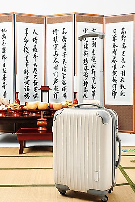 포토 JPG 스튜디오촬영 한국전통 명절 음식 여행 실내 사람없음 캐리어 제사 제기_제사 병풍 제사상 제사음식 교자상 정성 국내포토 전통 기념일 탁자 한국 내부 여행가방 전통음식 전통의례 제사용품 파일형식