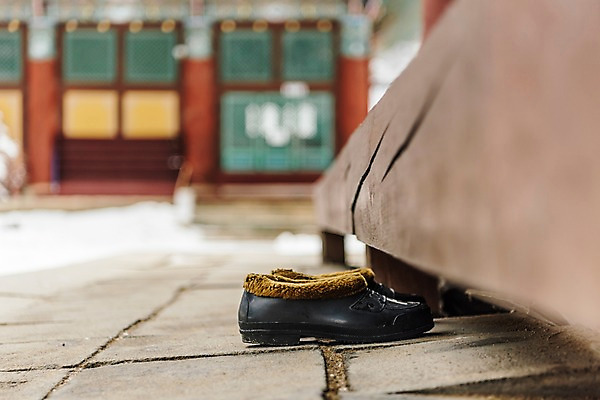 포토 JPG 주간 계절 신발 설경 겨울 불교 한국 풍경 사람없음 야외 눈 사찰 강원도 월정사 평창 털고무신 겨울풍경 국내포토 자연요소 아시아 종교 종교건축 날씨 고무신 파일형식