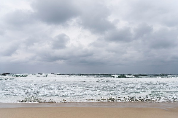 포토 JPG 주간 계절 바다 설경 겨울 한국 풍경 사람없음 야외 눈 해수욕장 강원도 동해 겨울풍경 국내포토 자연요소 아시아 날씨 파일형식