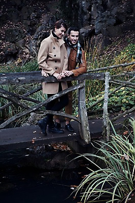 포토 JPG 주간 전신 서양인 외국인 커플 응시 여자 남자 호수 겨울 데이트 난간 사랑 서기 미소 사람 20대 성인 야외 두명 일상 앞모습 옆모습 하이앵글 기댐 구경 체코 가교 성인만 국내포토 자연요소 건축물 시선 계절 감정 유럽 뷰포인트 관계 모션 표정 인종 청년 라이프 파일형식