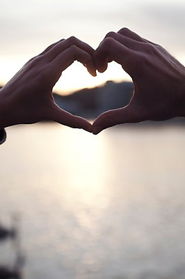 포토 JPG 서양인 외국인 커플 여자 남자 호수 겨울 데이트 사랑 사람 근접촬영 20대 성인 야외 두명 일상 신체부위 노을 양손 야간 체코 손하트 성인만 국내포토 자연요소 손 계절 감정 유럽 뷰포인트 관계 인종 손짓 청년 라이프 파일형식