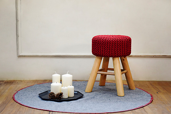 포토 JPG 스튜디오촬영 크리스마스 겨울 의자 초 크리스마스용품 쟁반 실내 사람없음 인테리어 매트 빈티지 솔방울 감성 국내포토 디자인 계절 기념일 가구 컨셉 내부 용품 파일형식