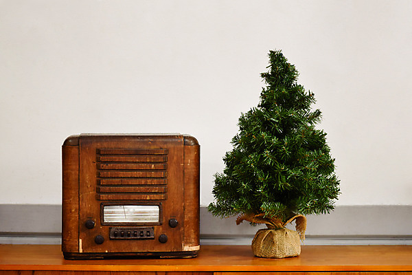 포토 JPG 스튜디오촬영 크리스마스 크리스마스용품 실내 사람없음 인테리어 크리스마스트리 앤티크 빈티지 라디오 감성 국내포토 디자인 기념일 컨셉 내부 전자제품 용품 파일형식