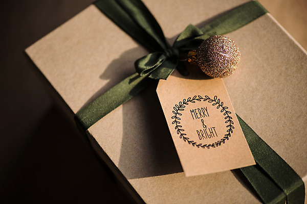 포토 JPG 스튜디오촬영 리본 크리스마스 포장 크리스마스용품 실내 사람없음 선물상자 인테리어 상자 장식볼 끈 감성 네임텍 국내포토 디자인 기념일 컨셉 선물 내부 장식 용품 파일형식