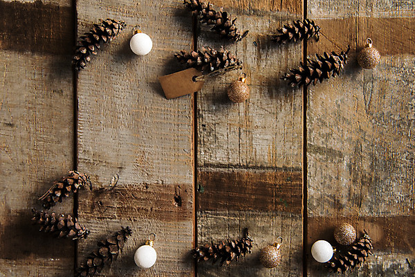 포토 JPG 스튜디오촬영 크리스마스 겨울 크리스마스용품 실내 사람없음 인테리어 장식볼 솔방울 감성 네임텍 나무배경 국내포토 디자인 계절 기념일 백그라운드 컨셉 내부 장식 용품 파일형식