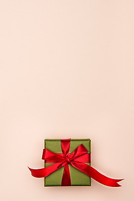 포토 JPG 스튜디오촬영 리본 크리스마스 포장 크리스마스용품 실내 사람없음 선물상자 상자 하이앵글 감성 플랫레이 카피스페이스 분홍색배경 국내포토 기념일 뷰포인트 분홍색 백그라운드 컨셉 선물 내부 공백 플랫 용품 파일형식