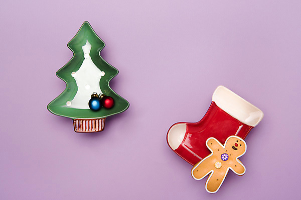 포토 JPG 스튜디오촬영 접시 크리스마스 크리스마스용품 실내 사람없음 하이앵글 크리스마스트리 쿠키 감성 크리스마스양말 보라색배경 양말모양 진저맨 트리모양 플랫레이 국내포토 모양 식기 기념일 뷰포인트 백그라운드 컨셉 크리스마스장식 디저트 양말 내부 보라색 플랫 용품 진저쿠키 파일형식