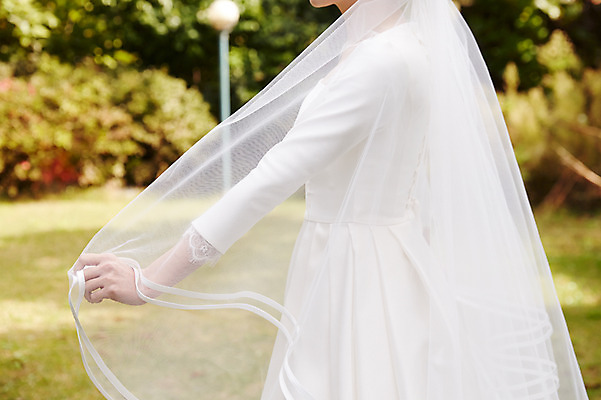 포토 JPG 주간 여자 행복 신부 웨딩드레스 결혼 면사포 사랑 한명 사람 초원 상반신 성인 야외 옆모습 30대 정원 한국인 가을 잡기 설레임 성인여자한명만 국내포토 자연요소 1 드레스 계절 감정 뷰포인트 모션 동양인 이벤트 장년 결혼소품 여자한명만 성인여자만 파일형식