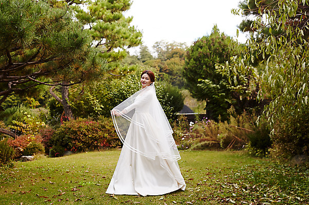 포토 JPG 주간 전신 응시 여자 행복 신부 웨딩드레스 결혼 낙엽 팔벌리기 면사포 사랑 한명 서기 미소 사람 초원 성인 야외 옆모습 30대 정원 한국인 가을 설레임 성인여자한명만 국내포토 자연요소 1 시선 드레스 계절 감정 뷰포인트 잎 모션 표정 동양인 이벤트 장년 결혼소품 여자한명만 성인여자만 파일형식