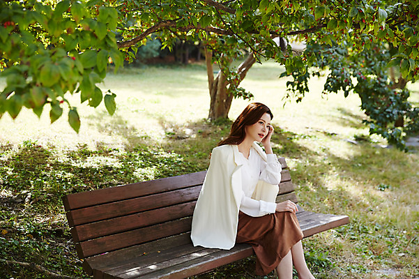 포토 JPG 주간 나무 응시 공원 여자 행복 신부 벤치 면사포 사랑 한명 사람 앉기 상반신 성인 야외 옆모습 30대 한국인 가을 설레임 올림픽공원 성인여자한명만 국내포토 자연요소 식물 1 시선 계절 공공시설 감정 뷰포인트 결혼 의자 모션 서울 동양인 장년 결혼소품 여자한명만 성인여자만 파일형식 가구 한국 인종 이벤트 오브젝트 시설 여자만 성인만 아시아 생활용품 나라