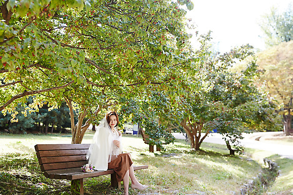 포토 JPG 주간 전신 나무 공원 여자 행복 신부 부케 벤치 면사포 사랑 한명 미소 사람 앉기 성인 야외 옆모습 30대 한국인 가을 설레임 올림픽공원 성인여자한명만 국내포토 자연요소 식물 1 계절 공공시설 감정 뷰포인트 꽃다발 결혼 의자 모션 서울 표정 동양인 장년 결혼소품 여자한명만 성인여자만 파일형식