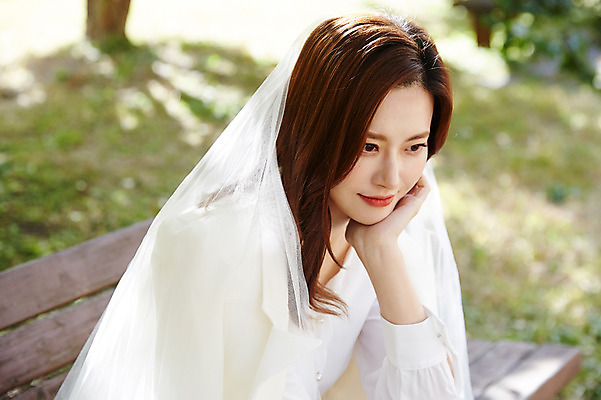 포토 JPG 주간 응시 여자 행복 신부 벤치 면사포 사랑 한명 사람 앉기 상반신 성인 야외 옆모습 30대 턱괴기 한국인 가을 설레임 올림픽공원 성인여자한명만 국내포토 자연요소 1 시선 계절 공원 감정 뷰포인트 결혼 의자 모션 서울 동양인 장년 결혼소품 여자한명만 성인여자만 파일형식