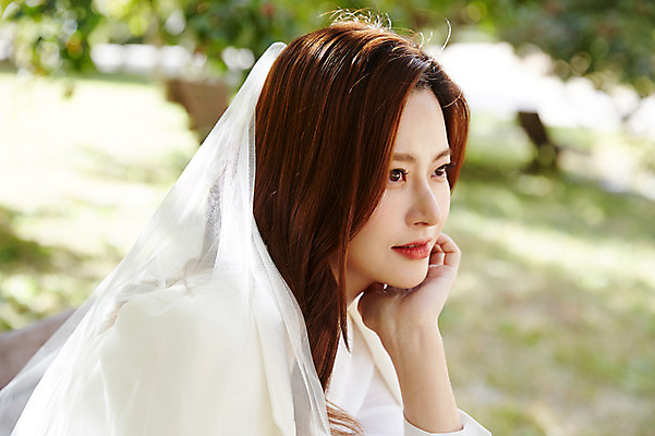 포토 JPG 주간 응시 여자 행복 신부 벤치 면사포 사랑 한명 미소 사람 앉기 근접촬영 상반신 성인 야외 옆모습 30대 턱괴기 한국인 가을 설레임 올림픽공원 성인여자한명만 국내포토 자연요소 1 시선 계절 공원 감정 뷰포인트 결혼 의자 모션 서울 표정 동양인 장년 결혼소품 여자한명만 성인여자만 파일형식