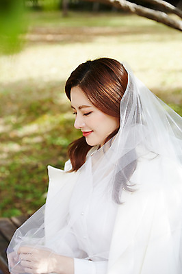 포토 JPG 주간 응시 여자 행복 신부 벤치 면사포 사랑 한명 미소 사람 앉기 상반신 성인 야외 옆모습 30대 한국인 가을 잡기 화사함 설레임 올림픽공원 성인여자한명만 국내포토 자연요소 1 시선 계절 공원 감정 뷰포인트 결혼 컨셉 의자 모션 서울 표정 동양인 장년 결혼소품 여자한명만 성인여자만 파일형식