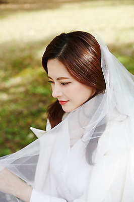 포토 JPG 주간 응시 여자 행복 신부 벤치 면사포 사랑 한명 사람 앉기 근접촬영 상반신 성인 야외 옆모습 30대 한국인 가을 잡기 설레임 올림픽공원 성인여자한명만 국내포토 자연요소 1 시선 계절 공원 감정 뷰포인트 결혼 의자 모션 서울 동양인 장년 결혼소품 여자한명만 성인여자만 파일형식 공공시설 가구 한국 인종 이벤트 오브젝트 여자만 성인만 아시아 생활용품 시설 나라