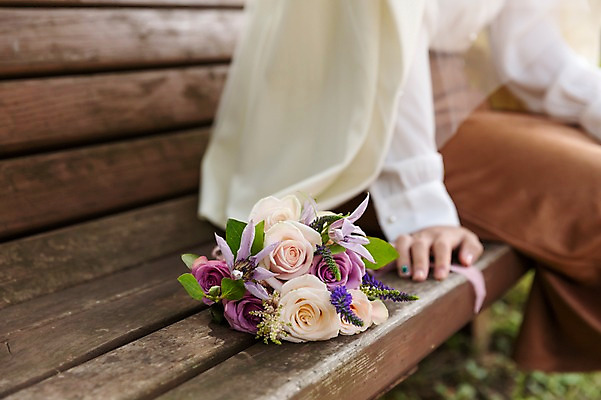 포토 JPG 주간 손 여자 행복 신부 부케 벤치 면사포 사랑 한명 사람 앉기 근접촬영 성인 야외 신체부위 30대 한국인 가을 설레임 올림픽공원 성인여자한명만 국내포토 자연요소 1 계절 공원 감정 뷰포인트 꽃다발 결혼 의자 모션 서울 동양인 장년 결혼소품 여자한명만 성인여자만 파일형식