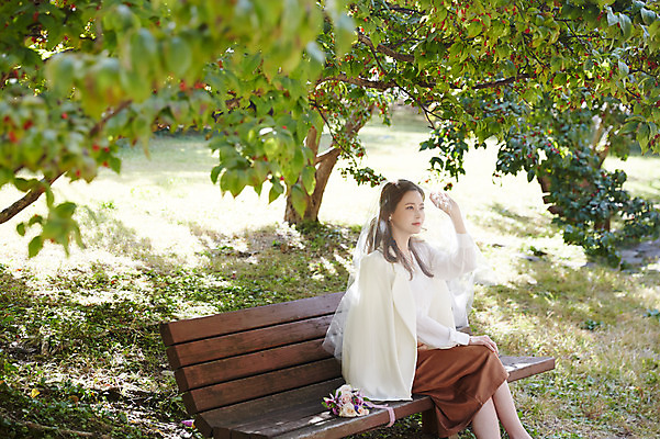 포토 JPG 주간 나무 응시 여자 행복 신부 부케 벤치 면사포 사랑 한명 사람 앉기 손짓 잔디 상반신 성인 야외 옆모습 30대 한국인 가을 예복 설레임 올림픽공원 성인여자한명만 국내포토 자연요소 식물 1 시선 옷 계절 공원 감정 뷰포인트 꽃다발 결혼 의자 모션 서울 동양인 장년 결혼소품 여자한명만 성인여자만 파일형식 공공시설 꽃 가구 한국 인종 이벤트 오브젝트 여자만 성인만 아시아 생활용품 시설 나라