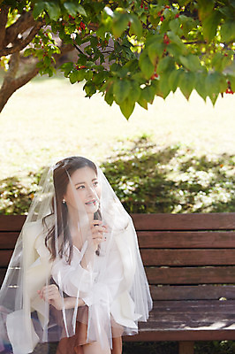 포토 JPG 주간 나무 응시 여자 행복 신부 벤치 면사포 사랑 한명 미소 사람 앉기 상반신 성인 야외 앞모습 30대 한국인 가을 예복 설레임 올림픽공원 성인여자한명만 국내포토 자연요소 식물 1 시선 옷 계절 공원 감정 뷰포인트 결혼 의자 모션 서울 표정 동양인 장년 결혼소품 여자한명만 성인여자만 파일형식
