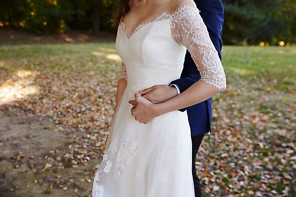 포토 JPG 주간 손 커플 공원 여자 남자 행복 웨딩드레스 허리손 결혼 자연 사랑 서기 사람 정장 턱시도 상반신 20대 성인 야외 두명 옆모습 신체부위 30대 손잡기 한국인 가을 백허그 설레임 신랑신부 올림픽공원 성인만 국내포토 자연요소 드레스 옷 계절 공공시설 감정 신부_웨딩 뷰포인트 포즈 신랑 관계 모션 포옹 서울 동양인 이벤트 청년 장년 생태계 파일형식