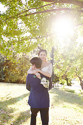 포토 JPG 주간 전신 나무 커플 응시 여자 남자 행복 부케 웨딩드레스 결혼 안기 사랑 미소 사람 정장 턱시도 초원 상반신 20대 성인 야외 두명 앞모습 뒷모습 30대 빛 한국인 가을 설레임 신랑신부 올림픽공원 성인만 들어올리기 국내포토 자연요소 식물 시선 드레스 옷 계절 공원 감정 신부_웨딩 뷰포인트 꽃다발 신랑 관계 모션 서울 표정 동양인 이벤트 청년 장년 파일형식