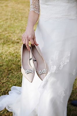 포토 JPG 주간 손 여자 신부 구두 웨딩드레스 결혼 한명 들기 사람 근접촬영 초원 성인 야외 앞모습 신체부위 30대 걷기 한국인 하반신 가을 올림픽공원 성인여자한명만 국내포토 자연요소 1 드레스 계절 공원 뷰포인트 신발 모션 서울 동양인 이벤트 장년 여자한명만 성인여자만 파일형식