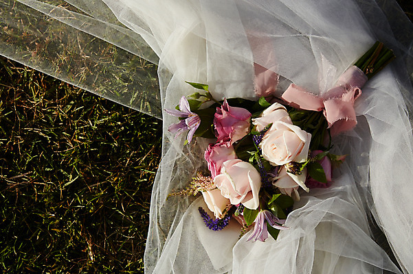 포토 JPG 주간 꽃 부케 결혼 면사포 근접촬영 잔디 사람없음 야외 가을 올림픽공원 국내포토 자연요소 식물 계절 공원 뷰포인트 꽃다발 서울 이벤트 결혼소품 파일형식