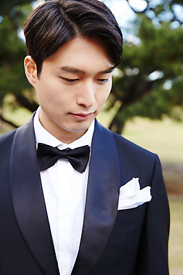 포토 JPG 주간 응시 남자 행복 신랑 결혼 자연 사랑 한명 미소 사람 정장 턱시도 상반신 20대 성인 야외 앞모습 한국인 가을 예복 설레임 올림픽공원 성인남자한명만 국내포토 자연요소 1 시선 옷 계절 공원 감정 뷰포인트 서울 표정 동양인 이벤트 청년 생태계 남자한명만 성인남자만 파일형식