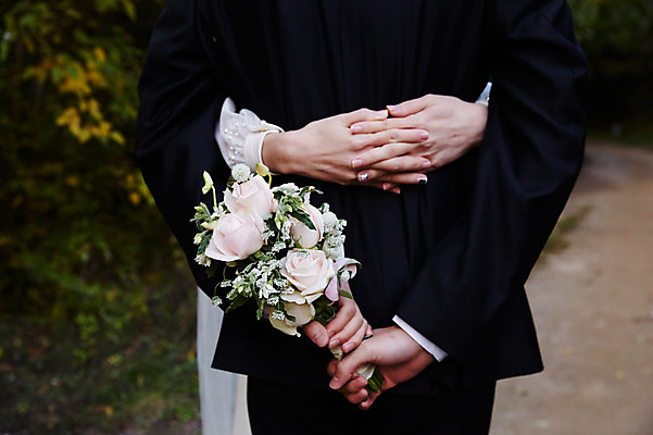 포토 JPG 주간 부부 커플 여자 남자 행복 부케 결혼 안기 사랑 사람 근접촬영 상반신 20대 성인 야외 두명 앞모습 뒷모습 신체부위 30대 한국인 양손 가을 예복 설레임 신랑신부 올림픽공원 성인만 국내포토 자연요소 손 옷 계절 공원 감정 신부_웨딩 뷰포인트 꽃다발 신랑 관계 모션 서울 동양인 이벤트 청년 장년 파일형식