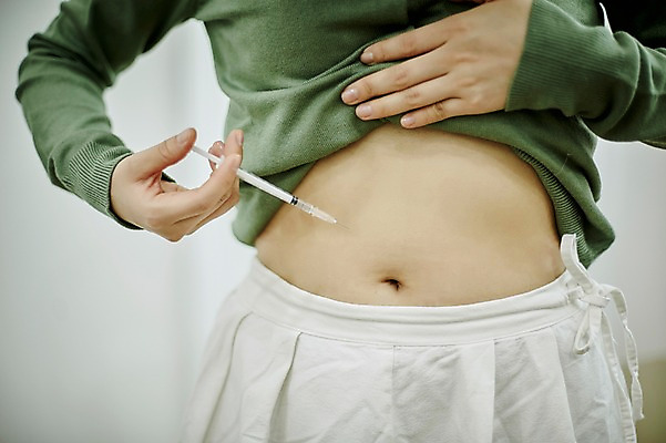 포토 JPG 여자 실내 주사기 한명 사람 상반신 20대 성인 앞모습 한국인 슬픔 잡기 복부 부부라이프 성인여자한명만 난임 국내포토 1 라이프스타일 감정 뷰포인트 의료기기 모션 동양인 청년 내부 신체부위 질병 여자한명만 성인여자만 파일형식