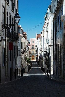 포토 JPG 주간 해외풍경 건축물 유럽풍경 주택 거리풍경 풍경 사람없음 야외 골목길 포르투갈 국내포토 자연요소 해외 건축 유럽 길 거리 건물 파일형식